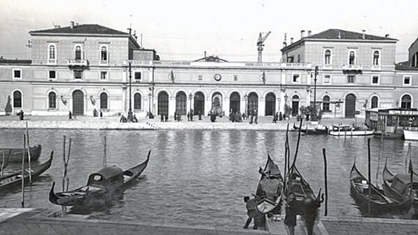 Train Station : The original train station was completed in 1863