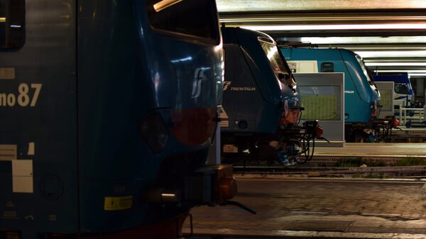 Train Station : Italian regional trains