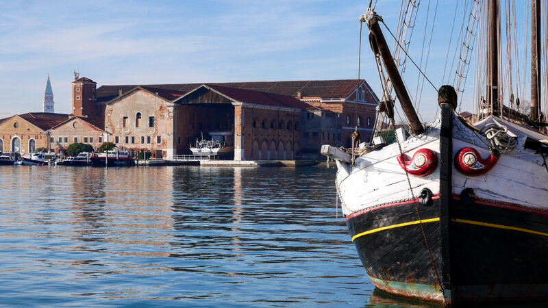 Arsenal von Venedig : Darsena Grande mit Markusturm im Hintergrund