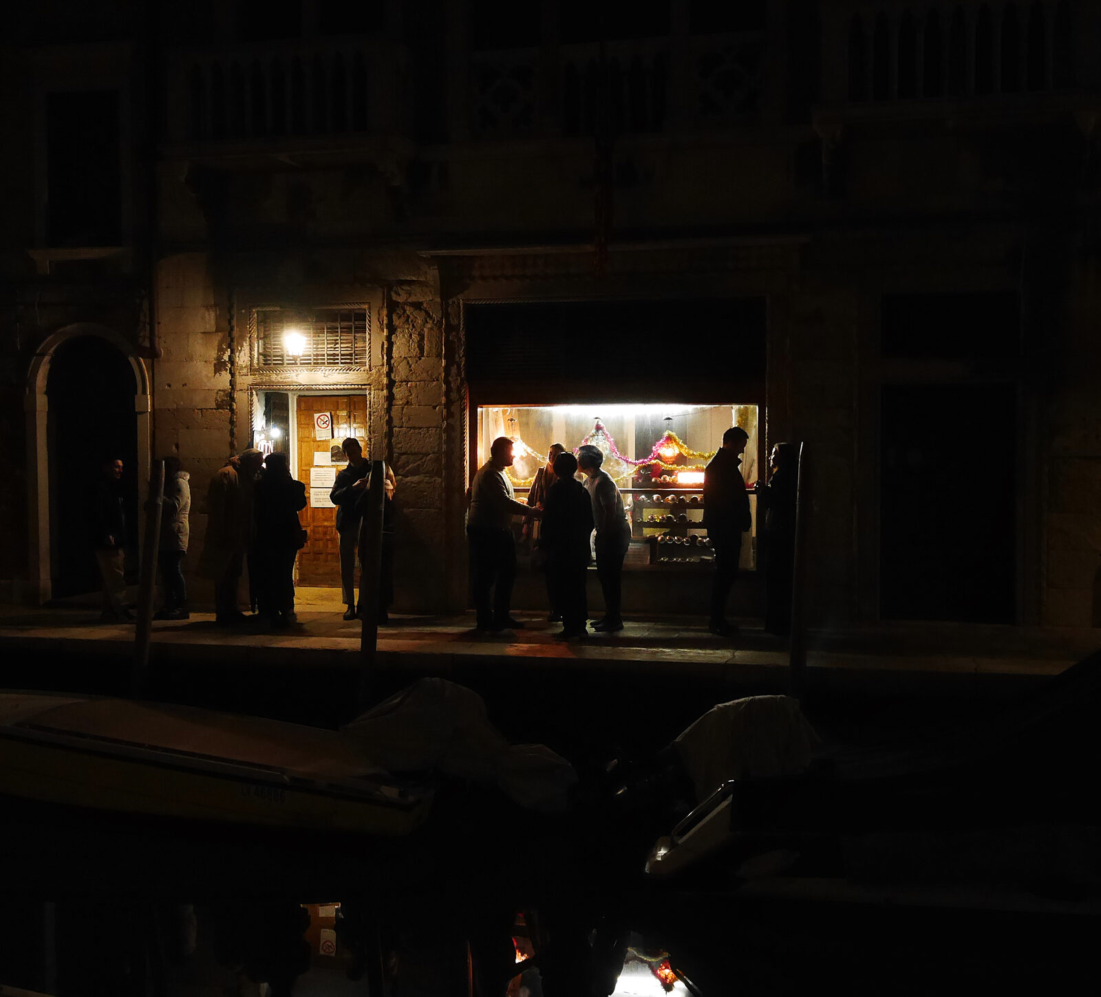 Venice Jazz Club : It's recommended to reserve in advance, but you might be able to slip in during the break