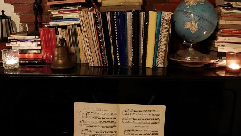 Venice Jazz Club : Even during the music break, there's always something captivating to look at
