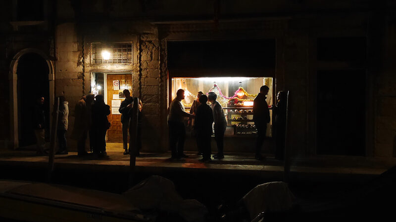 Venice Jazz Club : It's recommended to reserve in advance, but you might be able to slip in during the break
