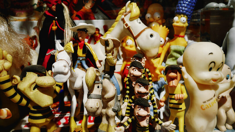 Venice Vintage Toys : Homer seems completely surprised to find himself near Lucky Luke and the Dalton brothers