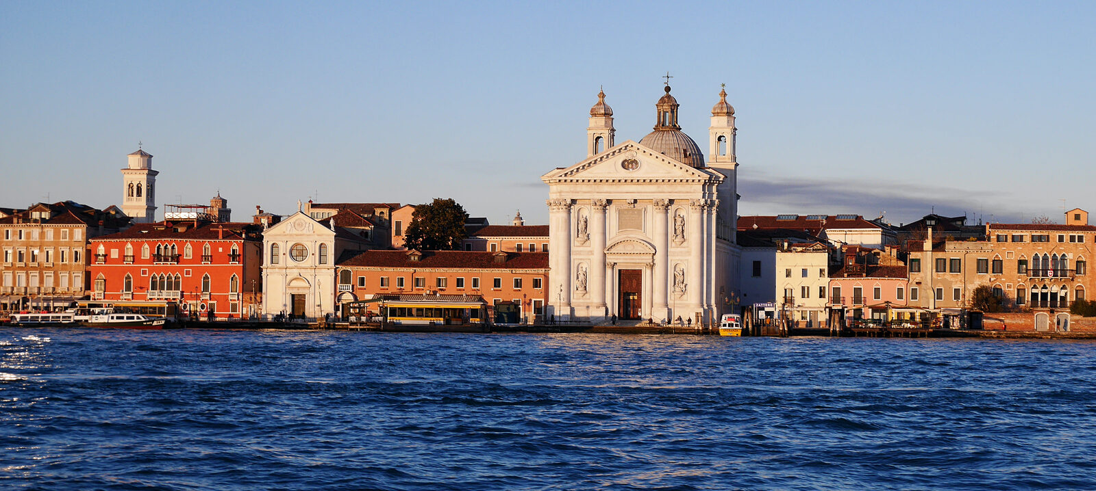 Zattere : Smaller in scale than Riva degli Schiavoni, it has fewer crowds thus preserving a more authentic atmosphere